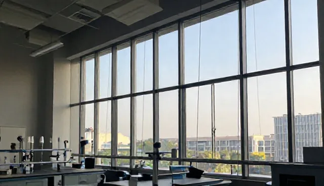 建筑装饰材料在实际施工中的性能问题分析
